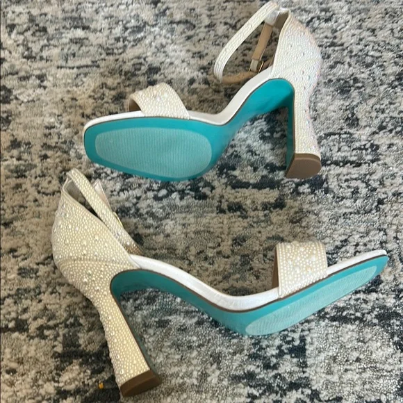 Betsey Johnson Cream Heeled Sandals with Ankle Strap wedding bridal - Picture 2 of 7